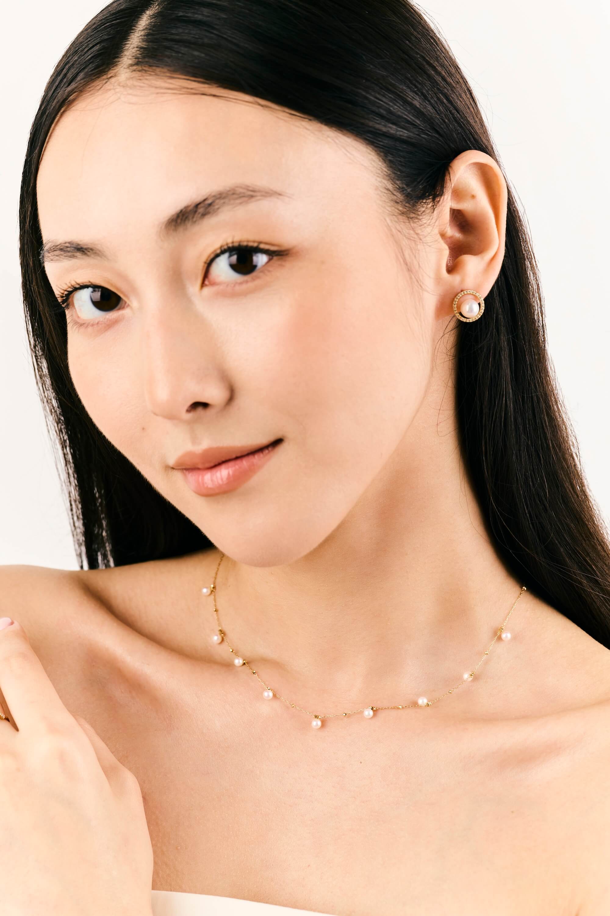 Multi-pearl necklace