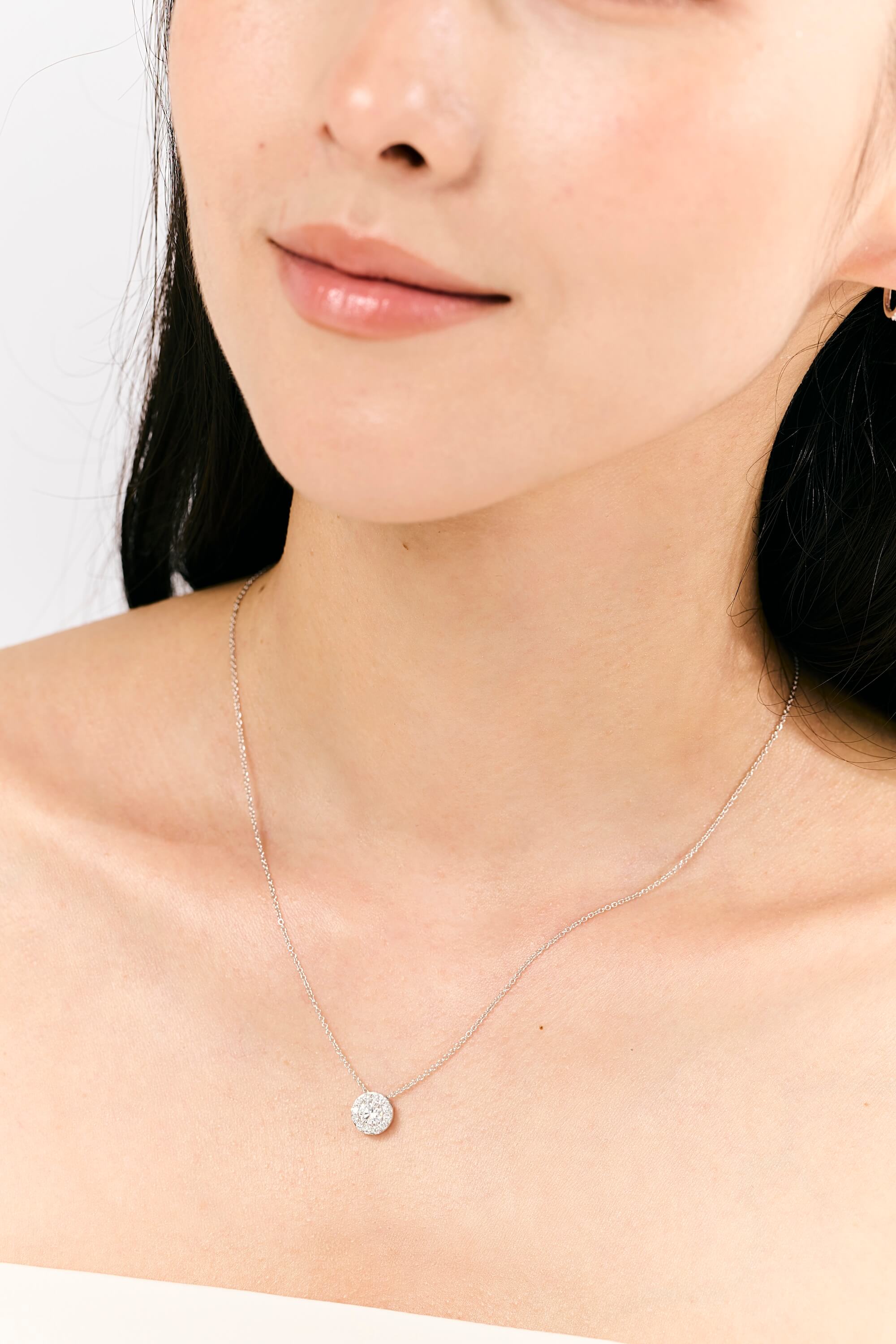 Diamond Halo Pendant Necklace - 0.76 crt
