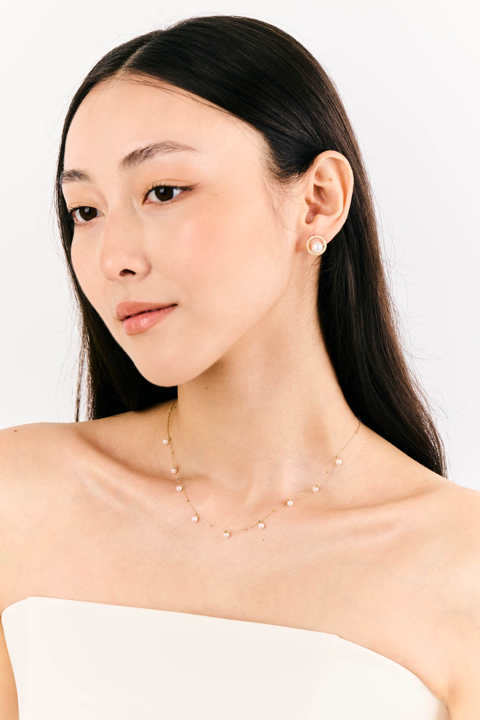 Multi-pearl necklace