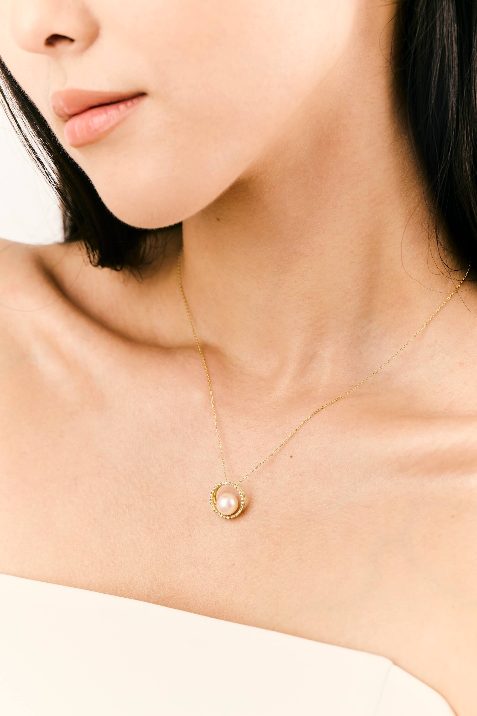 Luna Necklace with Natural Diamonds & Akoya Pearl
