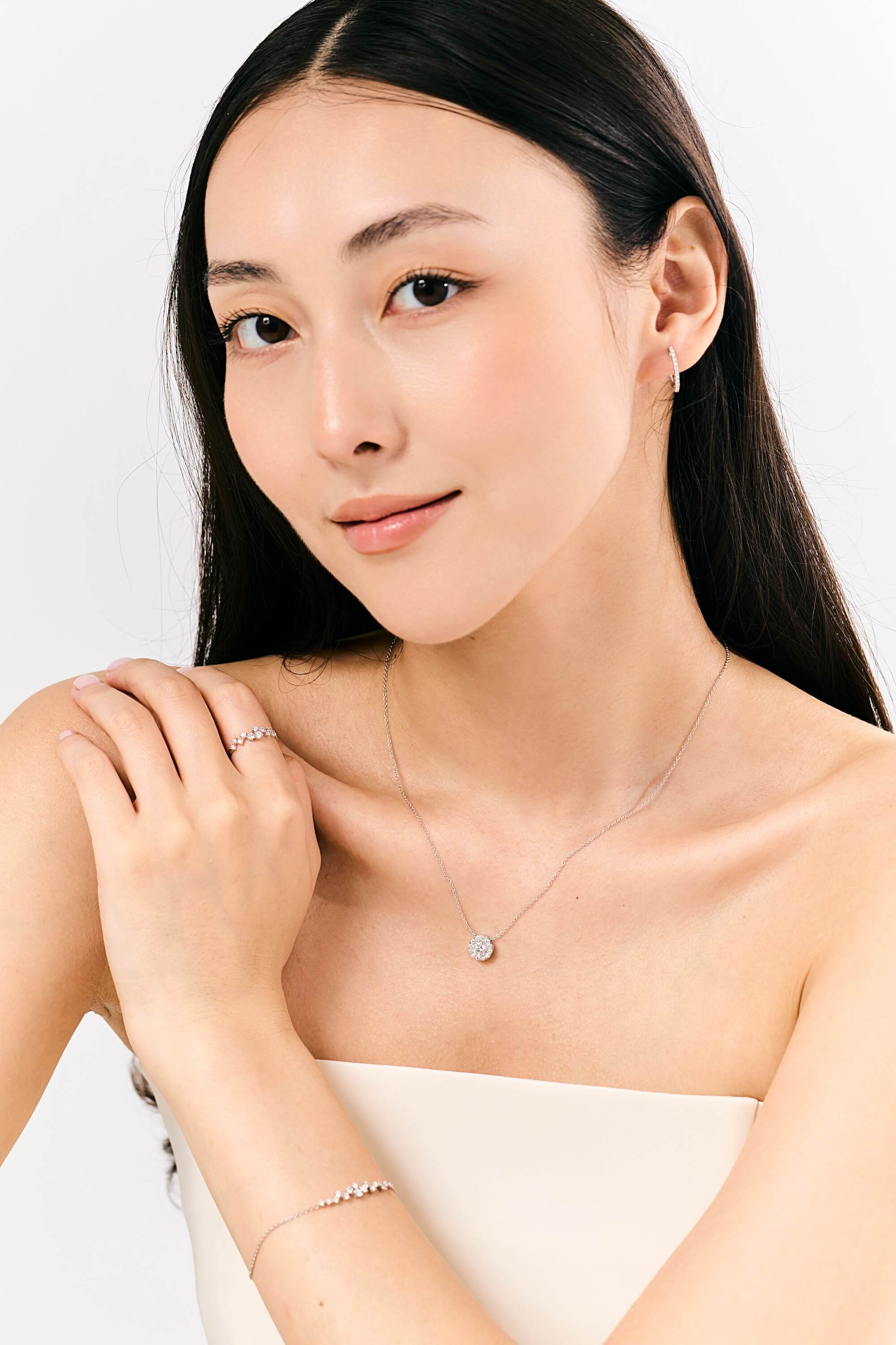 Diamond Halo Pendant Necklace - 0.76 crt